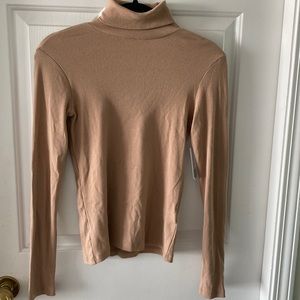 Nordstrom ribbed turtleneck. Tags still on. Size small.